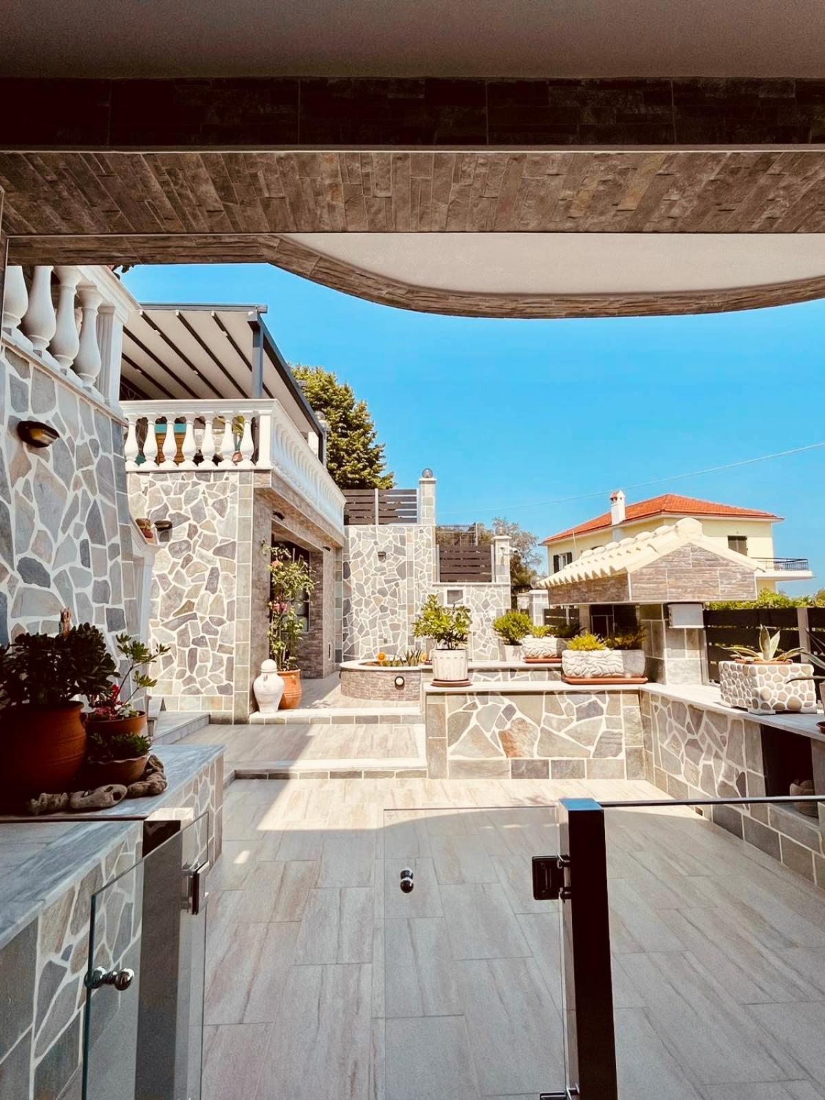 Iris Luxury House